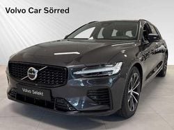 Grå Begagnad 2024 Volvo V60 Plus Kombi | 474 900 kr (Marknadspris)