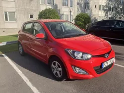 Röd Begagnad 2013 Hyundai i20 Premium Halvkombi | 35 000 kr (Marknadspris)