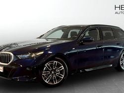 Blå (blue) Begagnad 2025 BMW 520 M Sport Kombi | 588 700 kr (Lite dyr)