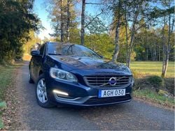 Blå Begagnad 2014 Volvo V60 Momentum Kombi | 79 000 kr (Marknadspris)