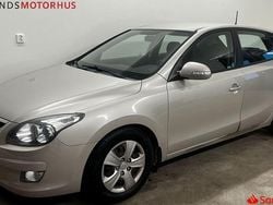 Ljusbrun (brun) Begagnad 2009 Hyundai i30 Halvkombi | 33 900 kr (Marknadspris)