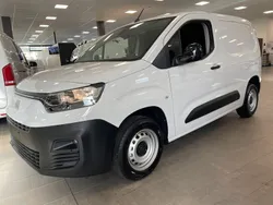 Vit Begagnad 2023 Fiat Doblò Minibuss | 229 200 kr (Marknadspris)