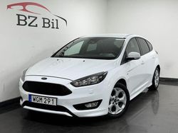 Vit Begagnad 2016 Ford Focus ST-Line Halvkombi | 139 900 kr (Marknadspris)