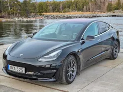 Svart Begagnad 2019 Tesla Model 3 Long Range Sedan | 195 000 kr (Marknadspris)