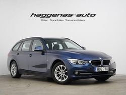 Mörkblå Begagnad 2017 BMW 318 Sport Line Kombi | 154 900 kr (Marknadspris)