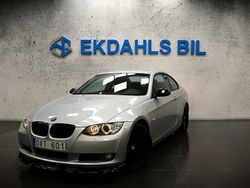 Ljusgrå Begagnad 2007 BMW 320 M Sport Sportkupé | 82 900 kr (Marknadspris)