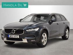 Mörkblå Begagnad 2019 Volvo V90 CC Momentum Kombi | 314 900 kr (Marknadspris)