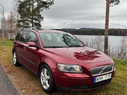 Röd Begagnad 2005 Volvo V50 Kombi | 35 000 kr (Lite dyr)
