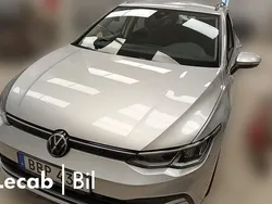 Silver (reflex silver metallic) Begagnad 2021 VW Golf VIII Life Kombi | 254 500 kr (Marknadspris)