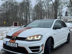 Vit Begagnad 2017 VW Golf VII R Halvkombi | 255 000 kr (Marknadspris)