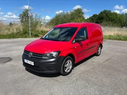 Mörkröd (röd) Begagnad 2017 VW Caddy Maxi Minibuss | 114 000 kr (Bra pris)