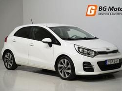 Vit Begagnad 2016 Kia Rio Halvkombi | 89 600 kr (Marknadspris)