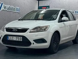 Vit Begagnad 2009 Ford Focus Halvkombi | 34 900 kr (Marknadspris)