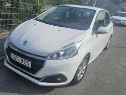 Vit Begagnad 2015 Peugeot 208 Halvkombi | 52 000 kr (Marknadspris)
