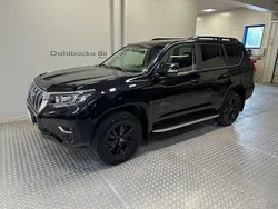 Svart Begagnad 2018 Toyota Land Cruiser Premium SUV | 619 000 kr (Marknadspris)