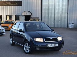 Mörkblå (blå) Begagnad 2003 Skoda Fabia Halvkombi | 24 900 kr (Lite dyr)