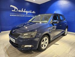 Blå Begagnad 2017 Skoda Fabia Halvkombi | 124 000 kr (Marknadspris)