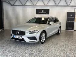 Vit Begagnad 2020 Volvo V60 Momentum Kombi | 199 900 kr (Marknadspris)