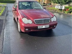 Röd Begagnad 2001 Mercedes C200 Sedan | 20 000 kr (Superpris)