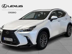 Vit Begagnad 2023 Lexus NX450h+ Business Edition SUV | 579 900 kr (Marknadspris)