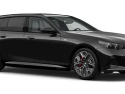 Svart (black sapphire metallic) Ny 2025 BMW 550e Comfort Edition Kombi | 1 055 300 kr (Bra pris)