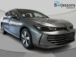 Mörkgrå Ny 2025 VW Passat Edition Kombi | 460 200 kr (Marknadspris)