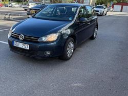 Grå Begagnad 2011 VW Golf Halvkombi | 43 000 kr (Marknadspris)