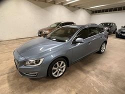 Ljusblå Begagnad 2018 Volvo V60 Momentum Kombi | 119 900 kr (Marknadspris)