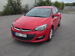 Röd Begagnad 2014 Opel Astra Halvkombi | 62 900 kr (Marknadspris)