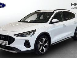 Vit Begagnad 2023 Ford Focus Active Halvkombi | 214 900 kr (Marknadspris)