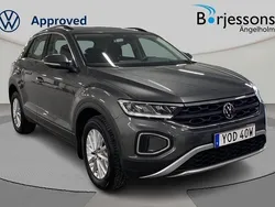 Mörkgrå Begagnad 2022 VW T-Roc SUV | 209 000 kr (Marknadspris)