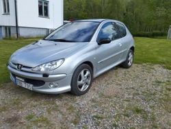 Grå Begagnad 2006 Peugeot 206 Halvkombi | 11 000 kr (Marknadspris)