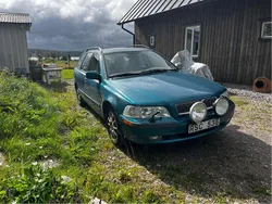 Blå Begagnad 2001 Volvo V40 Kombi | 10 000 kr (Superpris)