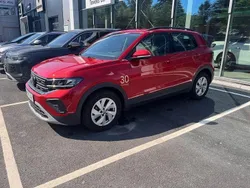 Röd (kings red metallic) Begagnad 2024 VW T-Cross Life SUV | 269 900 kr (Marknadspris)