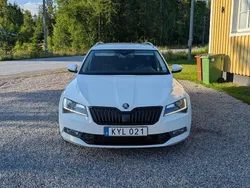 Vit Begagnad 2016 Skoda Superb LAURIN & KLEMENT Kombi | 172 000 kr (Marknadspris)