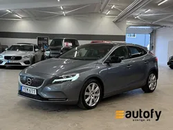 Grå Begagnad 2016 Volvo V40 Inscription Kombi | 189 900 kr (Marknadspris)