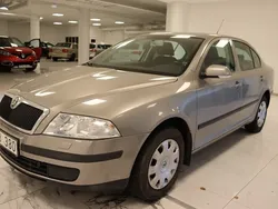 Ljusbrun (brun) Begagnad 2008 Skoda Octavia Halvkombi | 38 500 kr (Marknadspris)