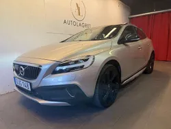 Ljusgul Begagnad 2016 Volvo V40 CC Summum Kombi | 209 900 kr