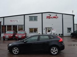 Svart Begagnad 2014 Volvo V40 Kinetic Halvkombi | 79 900 kr (Marknadspris)