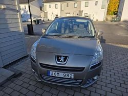 Grå Begagnad 2010 Peugeot 5008 Allure Minibuss | 46 900 kr (Superpris)
