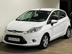 Vit Begagnad 2011 Ford Fiesta Titanium Halvkombi | 33 900 kr (Marknadspris)