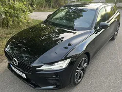 Svart Begagnad 2021 Volvo V60 R-Design Kombi | 369 000 kr (Bra pris)
