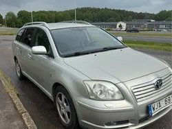 Silver Begagnad 2004 Toyota Avensis Kombi | 28 900 kr (Marknadspris)