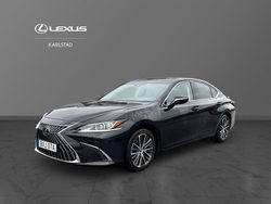 Svart Begagnad 2025 Lexus ES300H Limited Edition Sedan | 479 000 kr (Marknadspris)