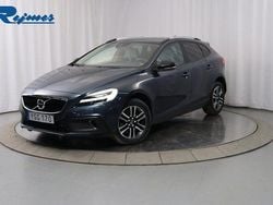 Mörkblå Begagnad 2018 Volvo V40 CC Kombi | 219 800 kr (Marknadspris)