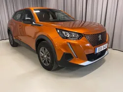 Orange Begagnad 2022 Peugeot e-2008 Active SUV | 194 700 kr (Marknadspris)