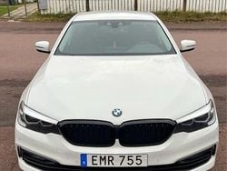 Vit Begagnad 2018 BMW 520 Sport Line Sedan | 238 900 kr (Superpris)