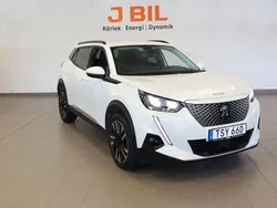 Vit Begagnad 2021 Peugeot e-2008 Allure SUV | 174 900 kr (Marknadspris)