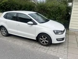 Vit Begagnad 2013 VW Polo Halvkombi | 72 000 kr (Marknadspris)