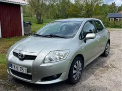 Silver Begagnad 2007 Toyota Auris Halvkombi | 37 000 kr (Marknadspris)